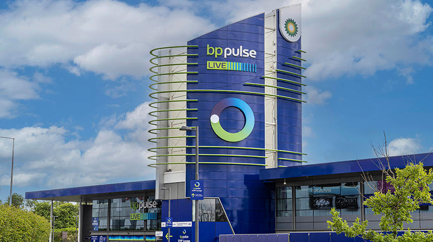 Celebrate bp pulse LIVE’s 1-year anniversary with £10 EV charging vouchers, VIP perks, and a year of electrifying concerts at Birmingham’s NEC.