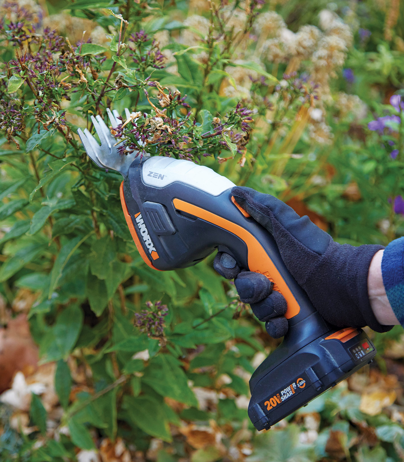 WORX Shrubber Trimmer: This battery pack can be interchanged with other WORX tools.