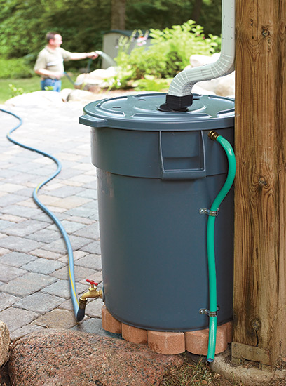 Makatipid ng Tubig Gamit ang DIY Rain Barrel na ItoMakatipid ng Tubig Gamit ang DIY Rain Barrel na Ito  