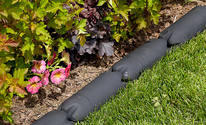 Upcyled garden edging with plastic bottles:Line up ends of the soda bottles snugly so they interlock to create a solid garden border.