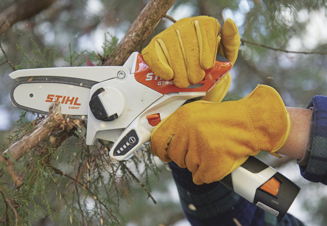 Battery tools chainsaw: A 4-inch blade is perfect for light pruning. The compact battery has a 25-minute run time.