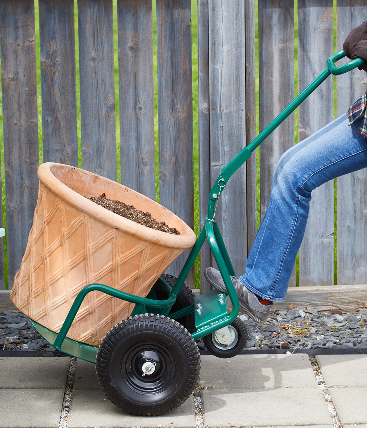 Container dolly Potwheelz: A small caster helps PotWheelz negotiate a step or curb. 