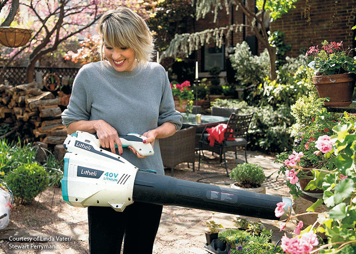 linda-vater-litheli-blower: Linda cleans leaves off her patio all the time with this lightweight blower from Litheli. 