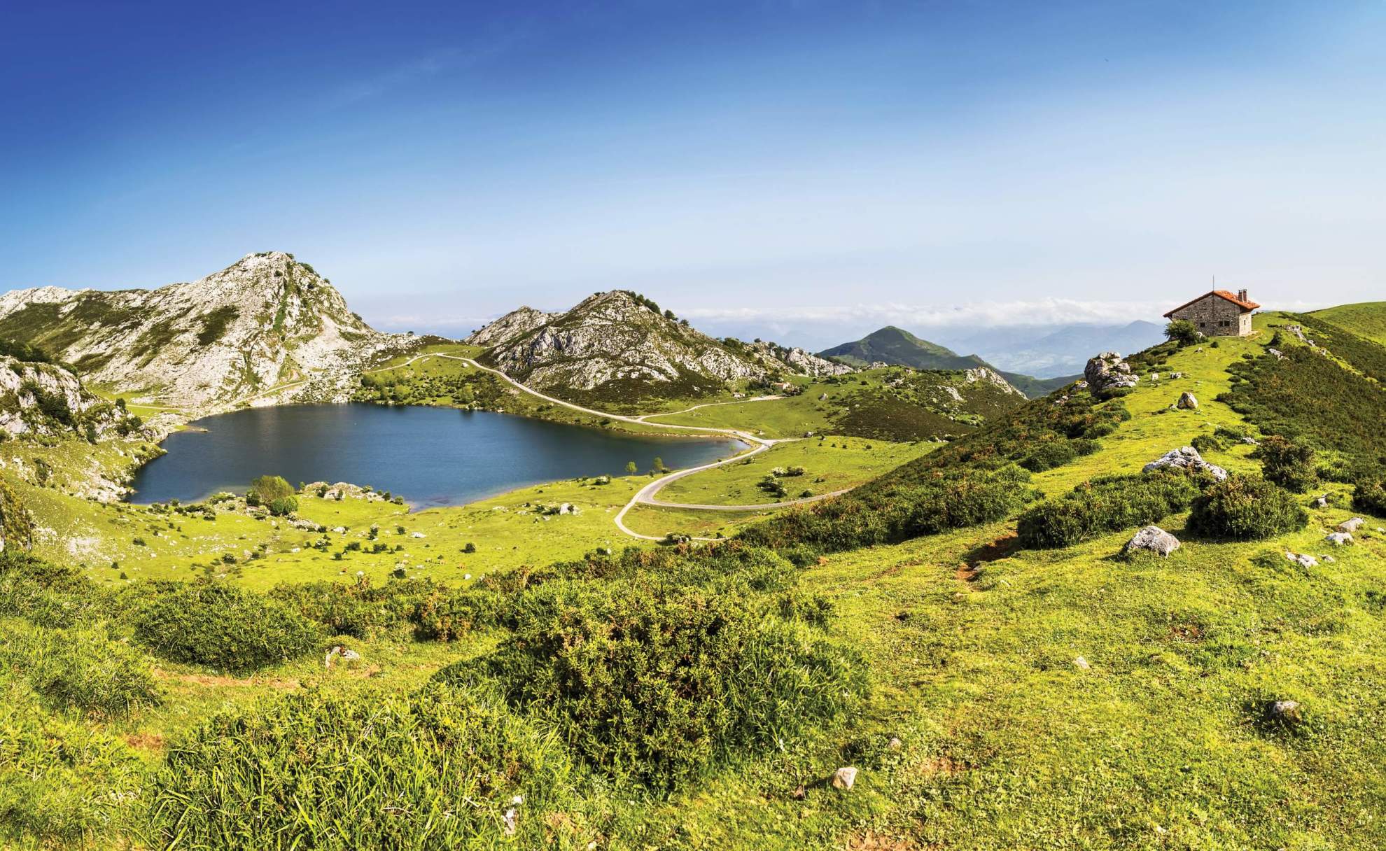 Lake Enol at Covadonga in Asturias © Shutterstock