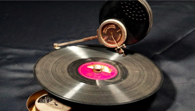 A pocket gramophone.