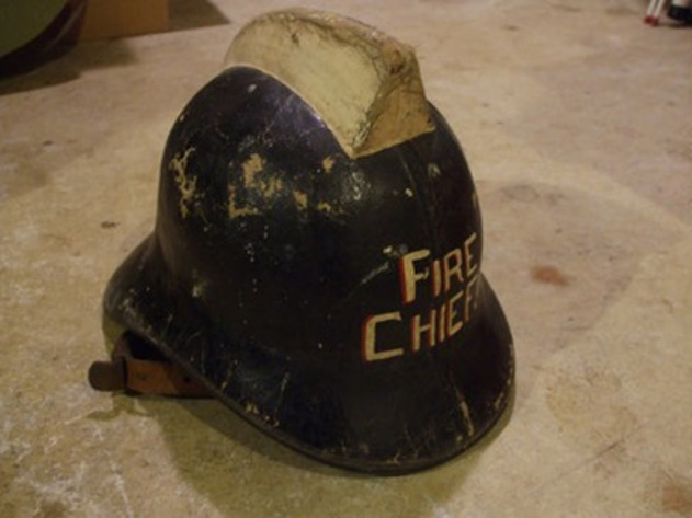 A black fire helmet labelled with the words 'Fire Chief'.