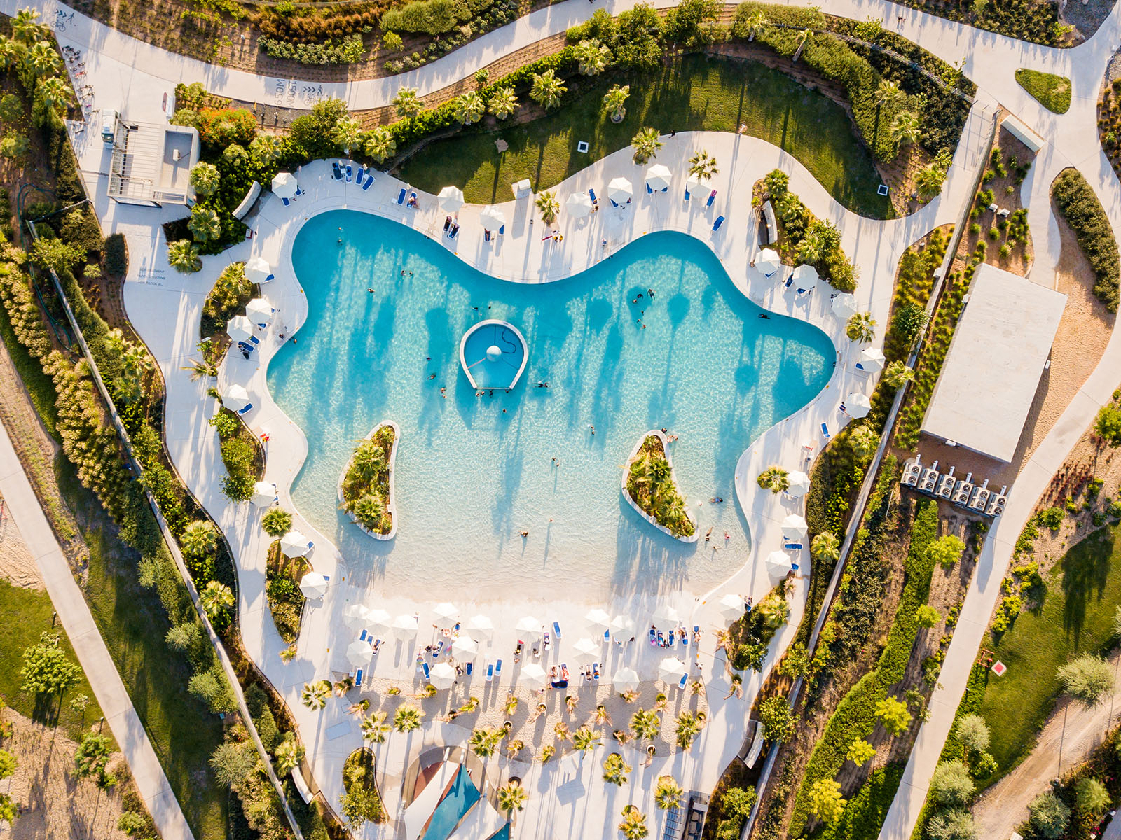 Cool off at our wave pool. Dive, dunk, and ride ocean-like waves, or relax in the shallows with beach vibes and trendy F&B outlets.