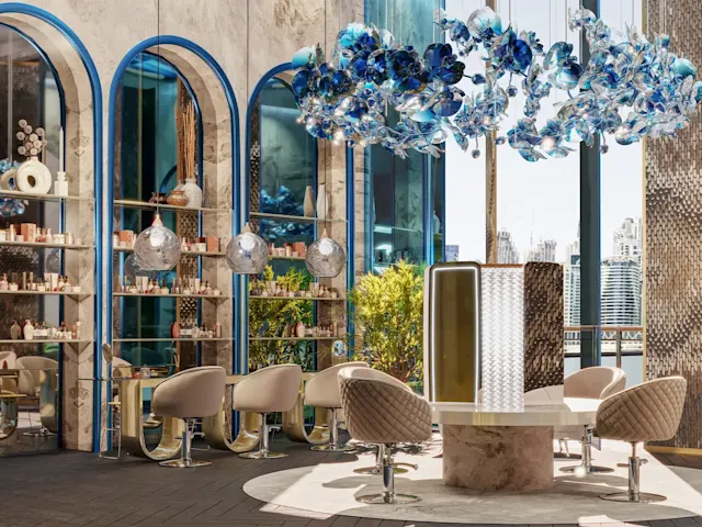 Gönnen Sie sich eine Auszeit in unserem luxuriösen Beauty-Salon. Eine Auswahl an exklusiven Behandlungen sorgt für Ihr Wohlbefinden und lässt Sie strahlen.