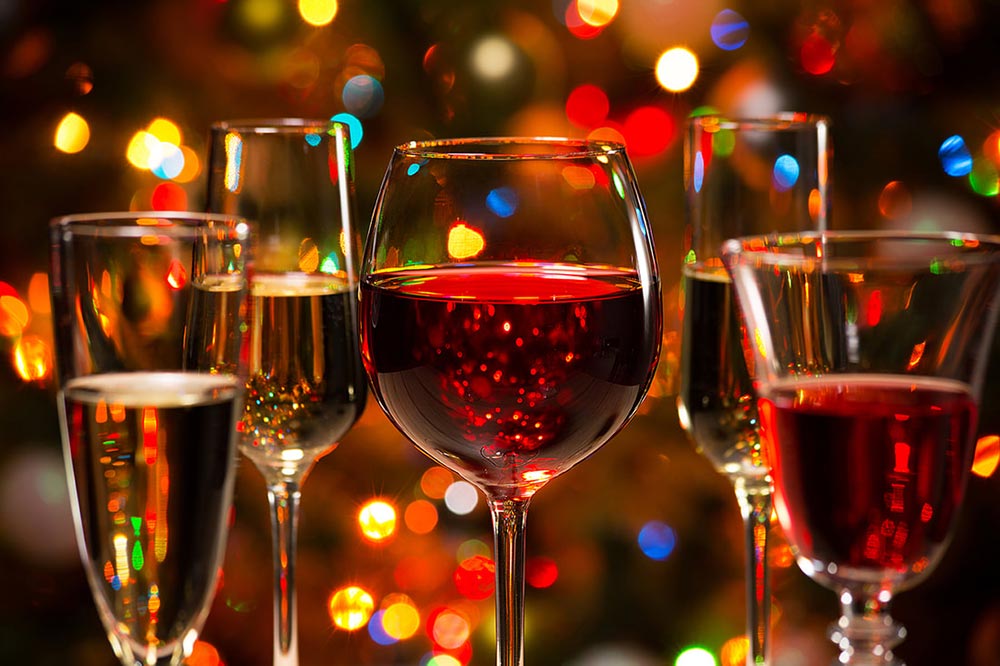 Christmas Wine (15 Best Wines to Serve and Gift in 2021)