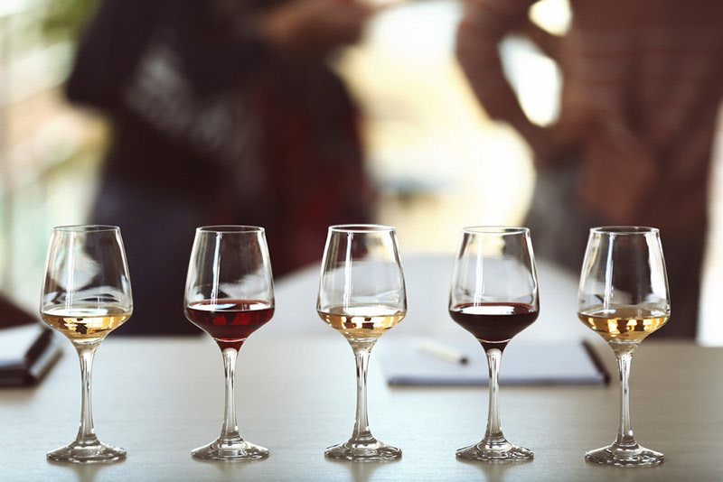 How to Taste Wine Like a Pro (The 5 S s of Wine Tasting) How to Taste Wine Like a Pro (The 5 S s of Wine Tasting)