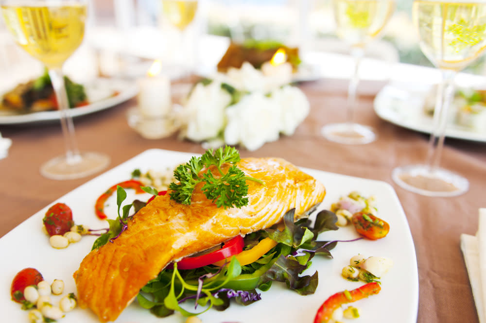 Wine With Salmon (10 Irresistible Pairing Ideas, Best Wines)