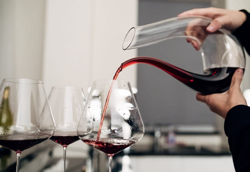 How to Drink Wine  Discover How to Properly Drink Red & White Wine for the  Best Experience – Usual