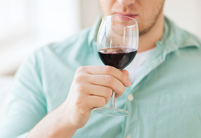 How to a Wine Connoisseur (15 Useful Tips)