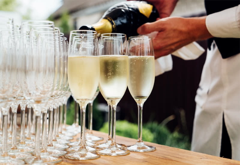 Champagne vs. sparkling wine: Everything you need to know - ABC News