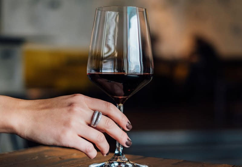 How to Hold a Wine Glass Like a Pro: A Step-by-Step Guide