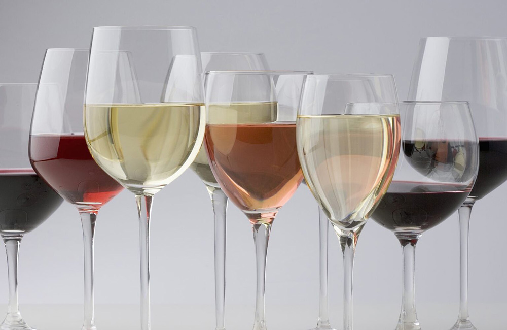 5 Best White Wine Glasses (Buying Tips, White vs Red Glasses)