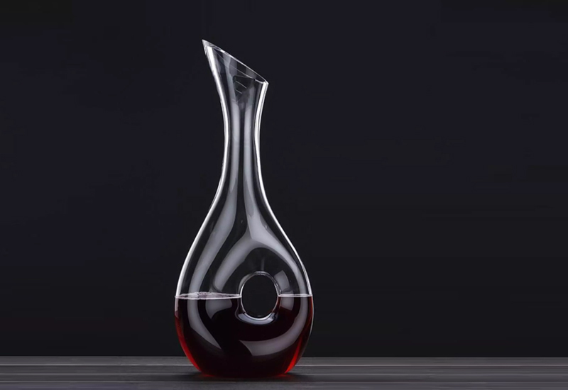 Wine Decanter Guide (7 Types, How To Use, Buying Tips)