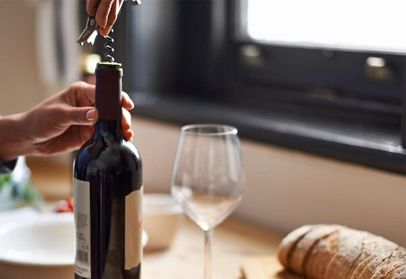 Does Wine Expire? (4 Signs of Important Wine Storage Tips)