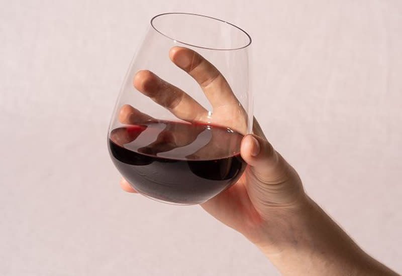 5 Techniques for Holding a Wine Glass (Stem & Stemless)