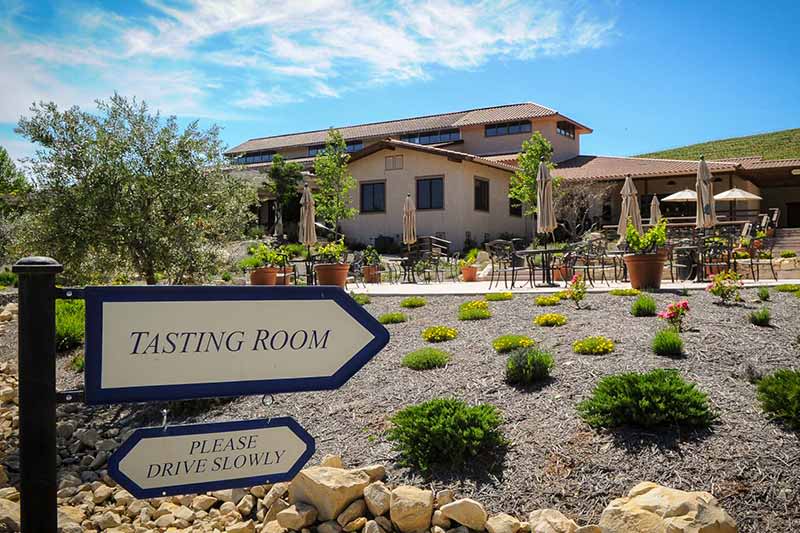 Top 10 Paso Robles Wineries To Explore In 2023 (Best Wines)