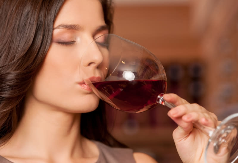 How to Drink Wine  Discover How to Properly Drink Red & White Wine for the  Best Experience – Usual