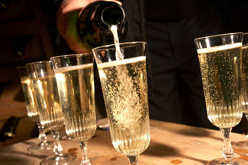 What is Vintage Champagne? (Best Vintages To Buy in 2024)