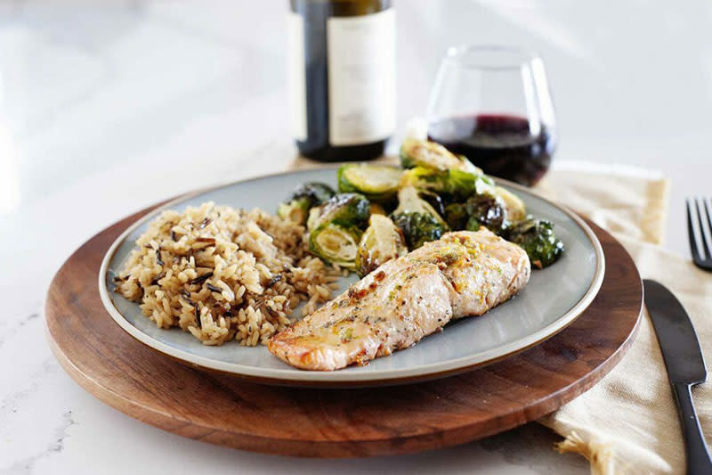 Wine With Salmon (10 Irresistible Pairing Ideas, Best Wines)