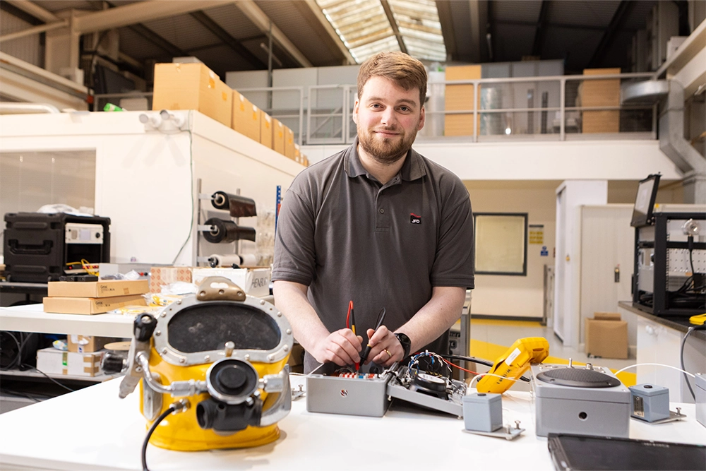 Fraser Bruce 3, 1000 x 667