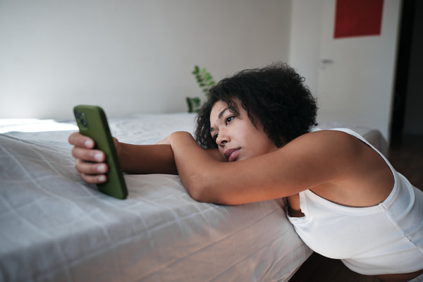 What is social media addiction and how can you beat it? | nib