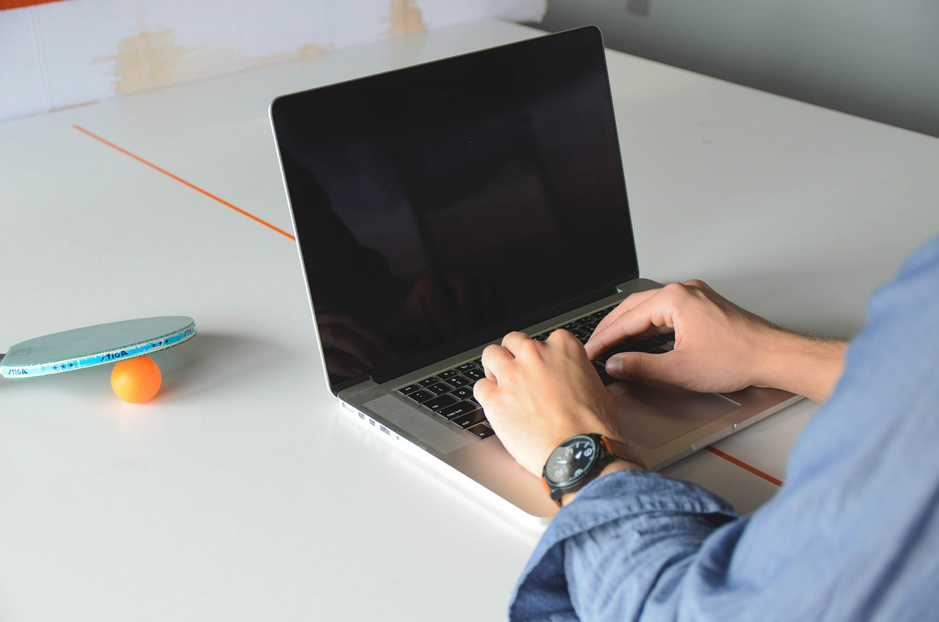 hands-laptop
