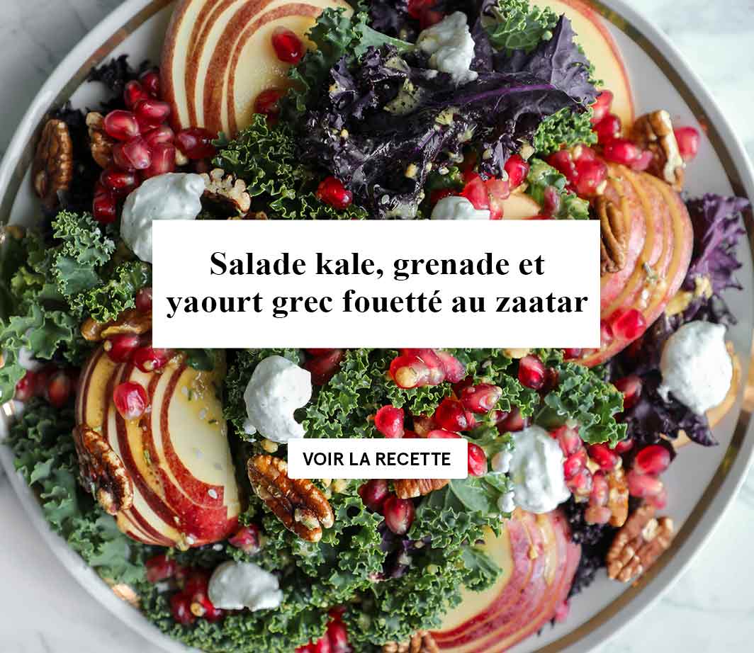 Salade kale, grenade et yaourt grec fouetté au zaatar