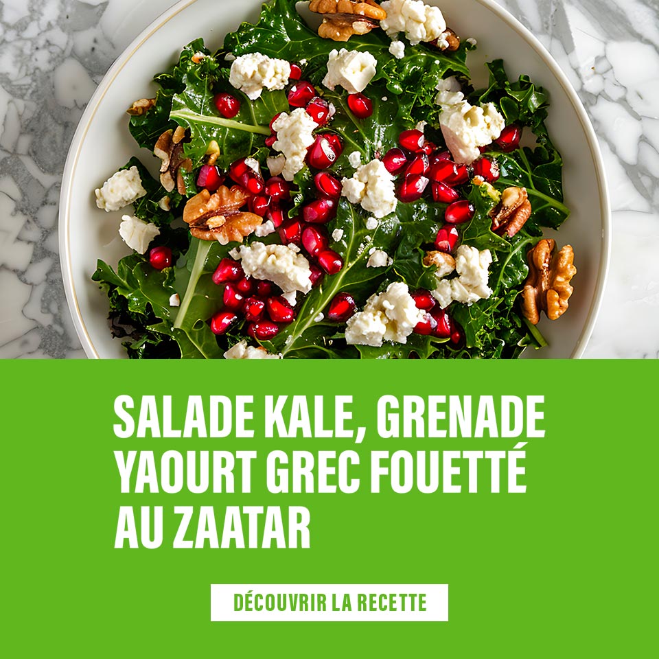 Salade kale, grenade et yaourt grec fouetté au zaatar idf