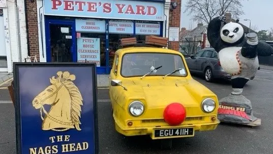 Pete's Yard Reliant Regal