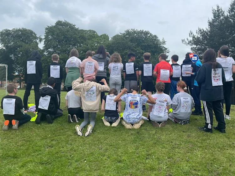 A school class with their Lap of Hope pledges