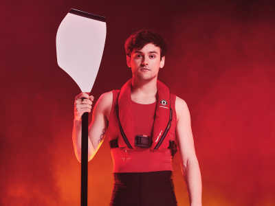 Tom Daley holding a paddle for his Red Nose Day 2022 challenge, Hell of a Homecoming