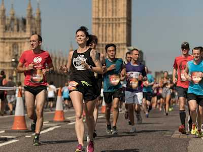 A group of runners running in front of the Big Ben