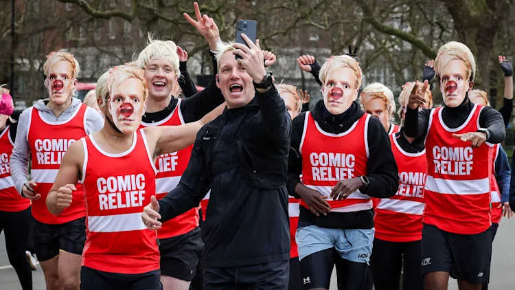Jamie Laing taking a selfie while running his ultra marathon