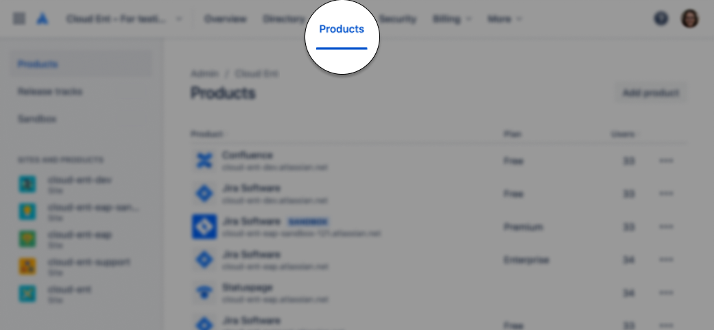 admin.atlassian.com の [製品] タブにスポットライトが当てられています。スクリーンショットの残りの部分はぼやけています。 