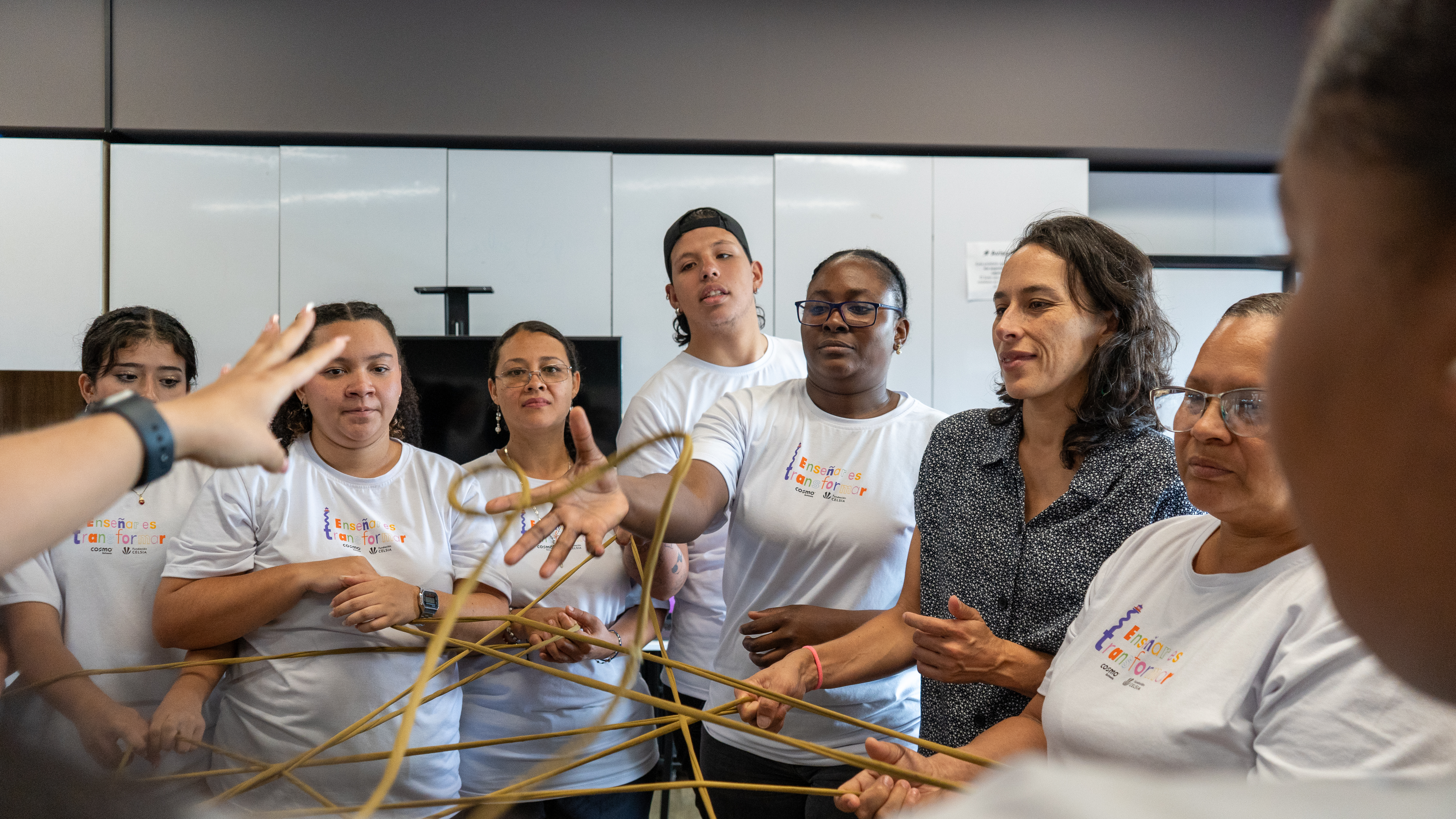 Maestras en formación para un mundo en transformación ¿Por qué Cosmo está formando estudiantes de las Escuelas Normales de Antioquia?