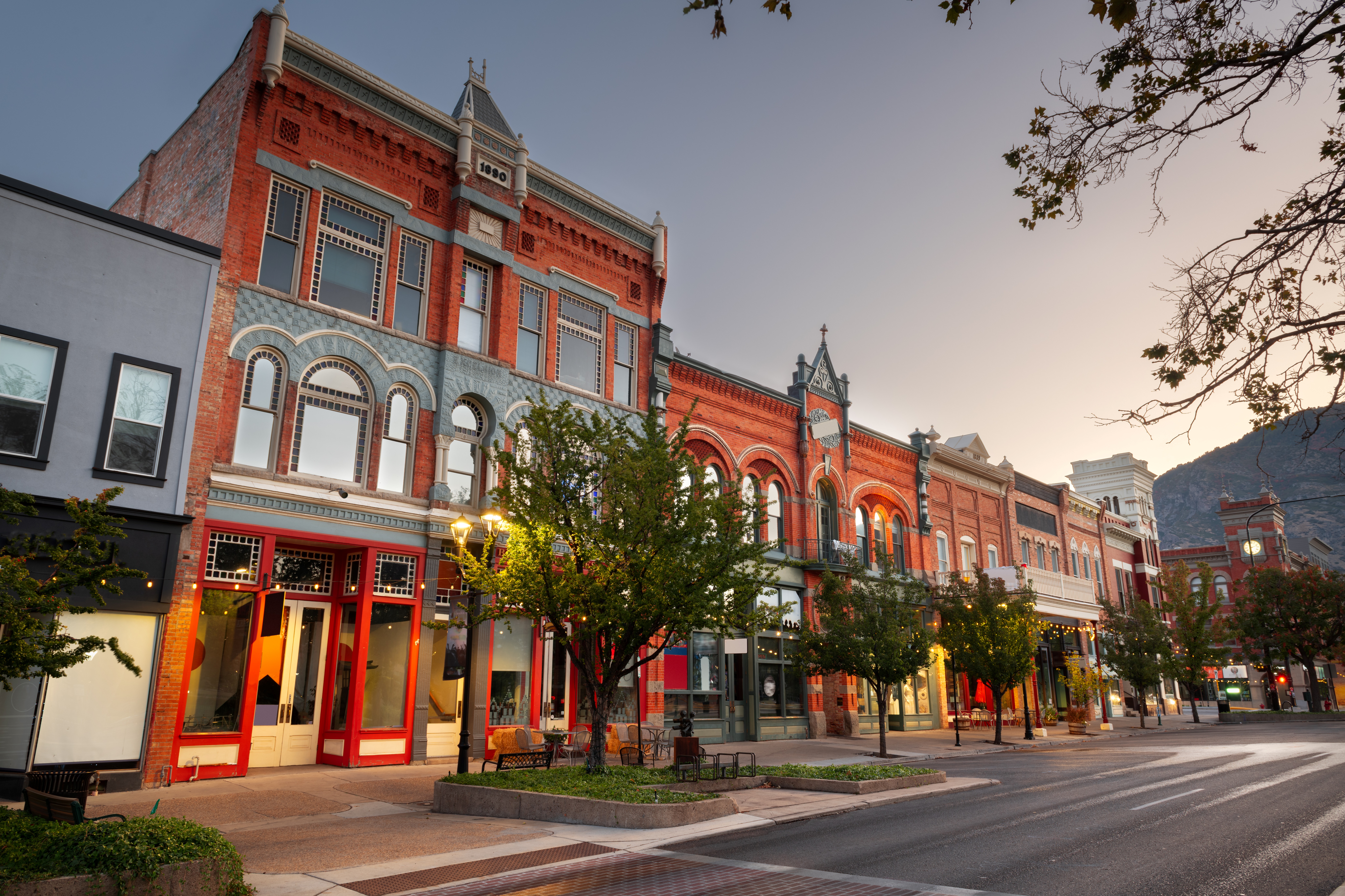 The insurance <br />agency reinvented <br />around you.<sup>®</sup>