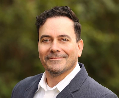 Jonas Edgeworth Headshot