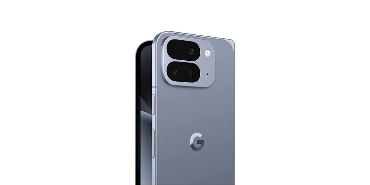 De Google Pixel 10 Pro Fold in de kleur Moonstone is half opengeklapt. Je ziet het camera eiland en een klein stukje van het beelscherm