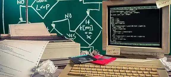 een van de eerste computers met matrixprinter en floppydisk