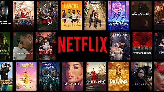 Netflix logo met verschillende titels van hun aanbod