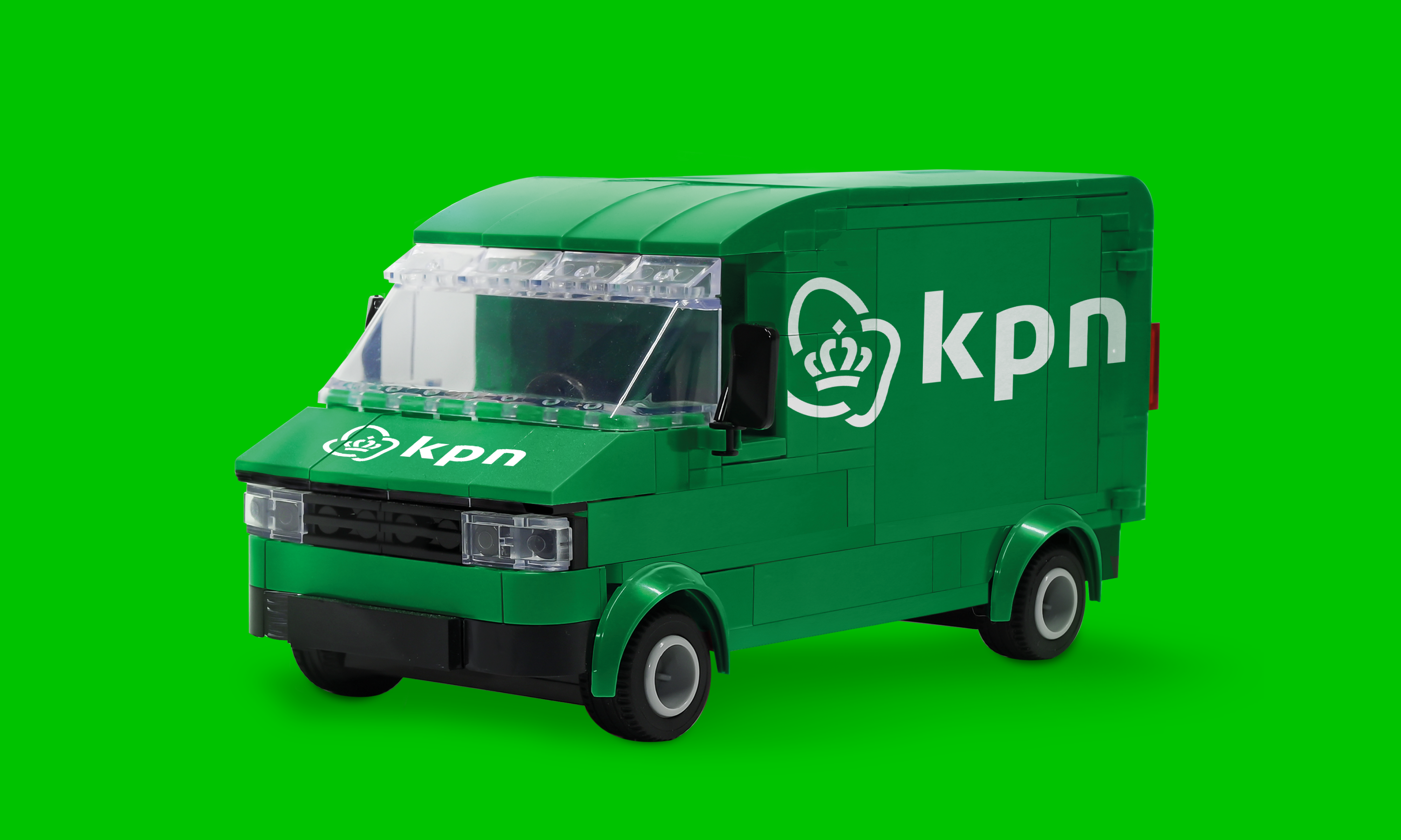Een schaalmodel van een monteursbus van KPN