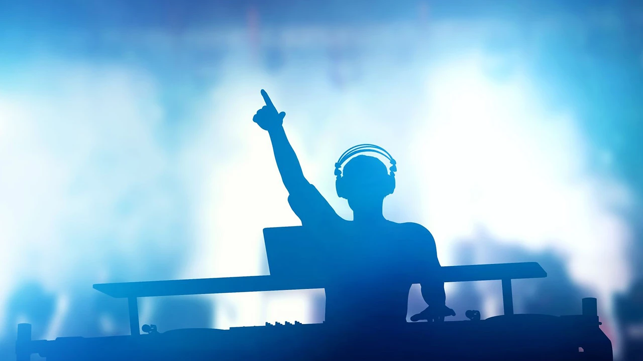 DJ die muziek draait