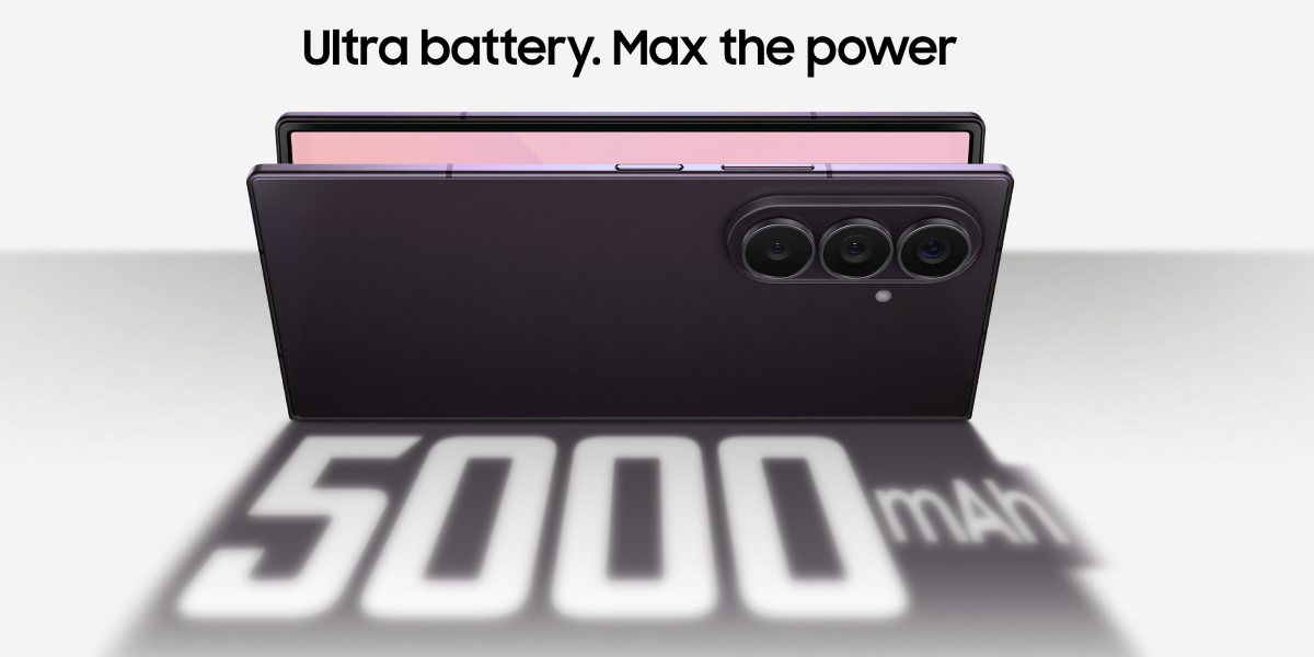 Batterij van de paarse Samsung Galaxy Fold8 Ultra met de tekst 5000 mAh. Ultra battery. Max the power.
