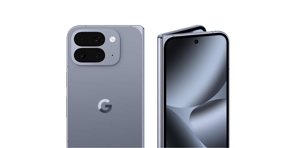 De voor- en achterkant van de Google Pixel 10 Pro Fold, in de kleur Moonstone
