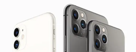 Een witte en zwarte iPhone 11 ingezoomd op de camera