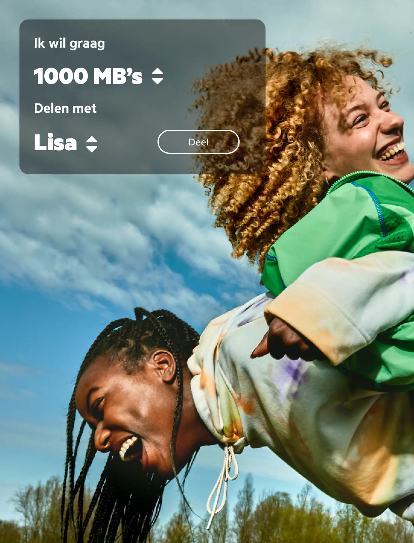 Achtergrond van meiden die met elkaar stoeien met daarover een app-melding met de tekst: Ik wil graag 1000 MB's delen met [dropdown - 'Lisa' geselecteerd] en een button met de tekst 'Deel'.